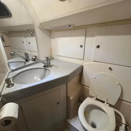 Veludstyret Bad, Med Indbygget Varme Og Gratis Wifi Botel