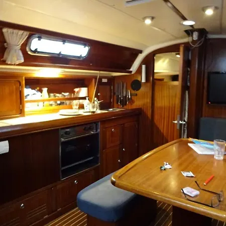 船上ホテル Veludstyret Bad, Med Indbygget Varme Og Gratis Wifi