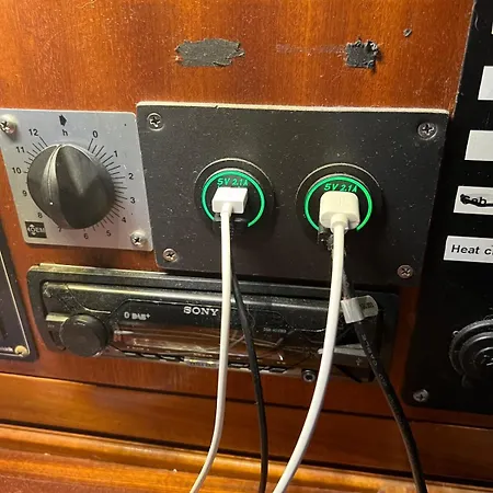 Πλωτό κατάλυμα Veludstyret Bad, Med Indbygget Varme Og Gratis Wifi Fåborg