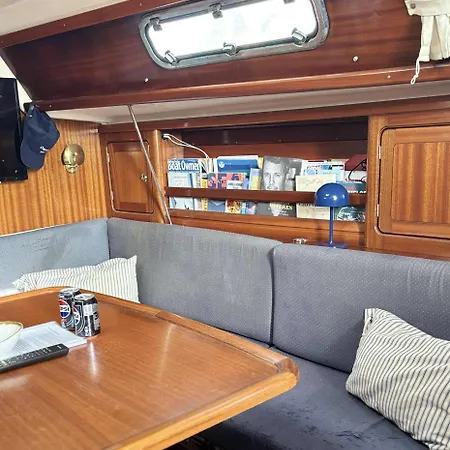 Veludstyret Bad, Med Indbygget Varme Og Gratis Wifi Botel