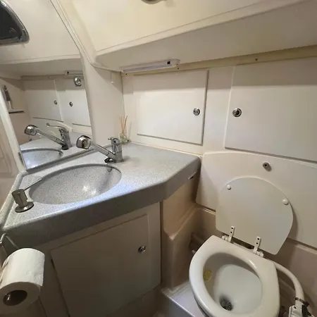 Veludstyret Bad, Med Indbygget Varme Og Gratis Wifi Fåborg